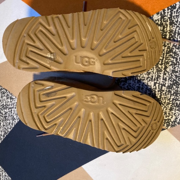 Brand new Uggs - Picture 2 of 3